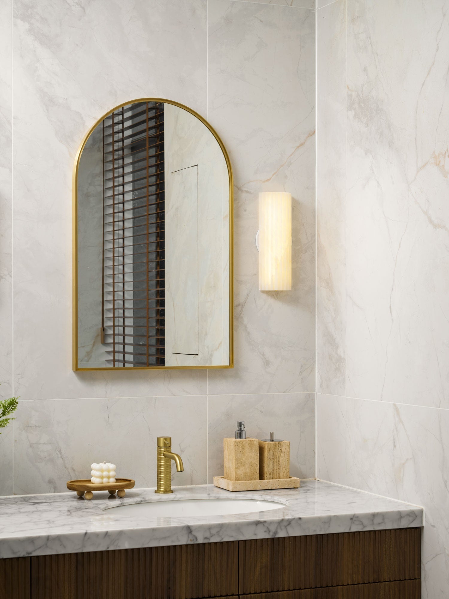 Orcarion Alabaster Wall Lamp - Lamp Outdoor