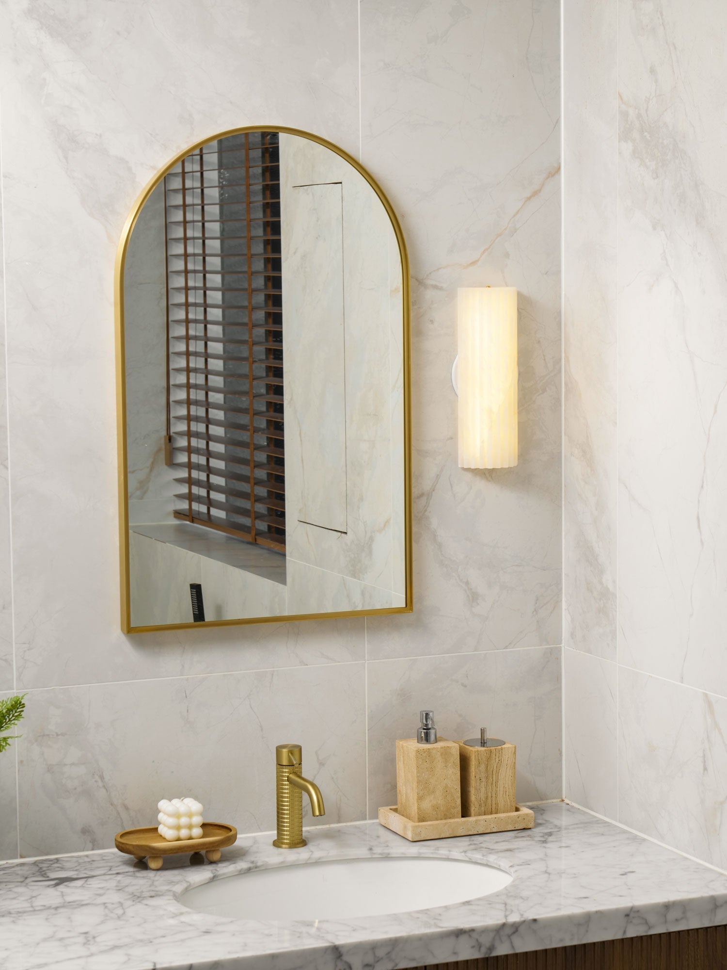 Orcarion Alabaster Wall Lamp - Lamp Outdoor