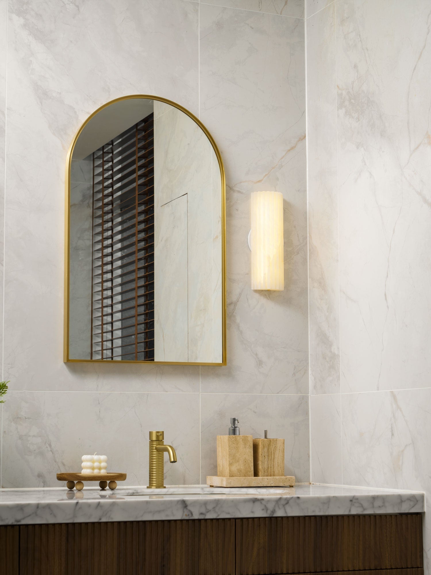 Orcarion Alabaster Wall Lamp - Lamp Outdoor
