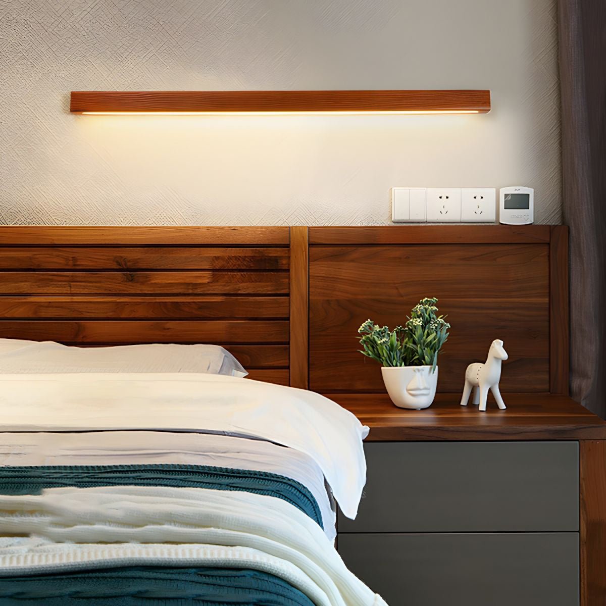 Arlo Linear Wood Wall Light - Lamp Outdoor