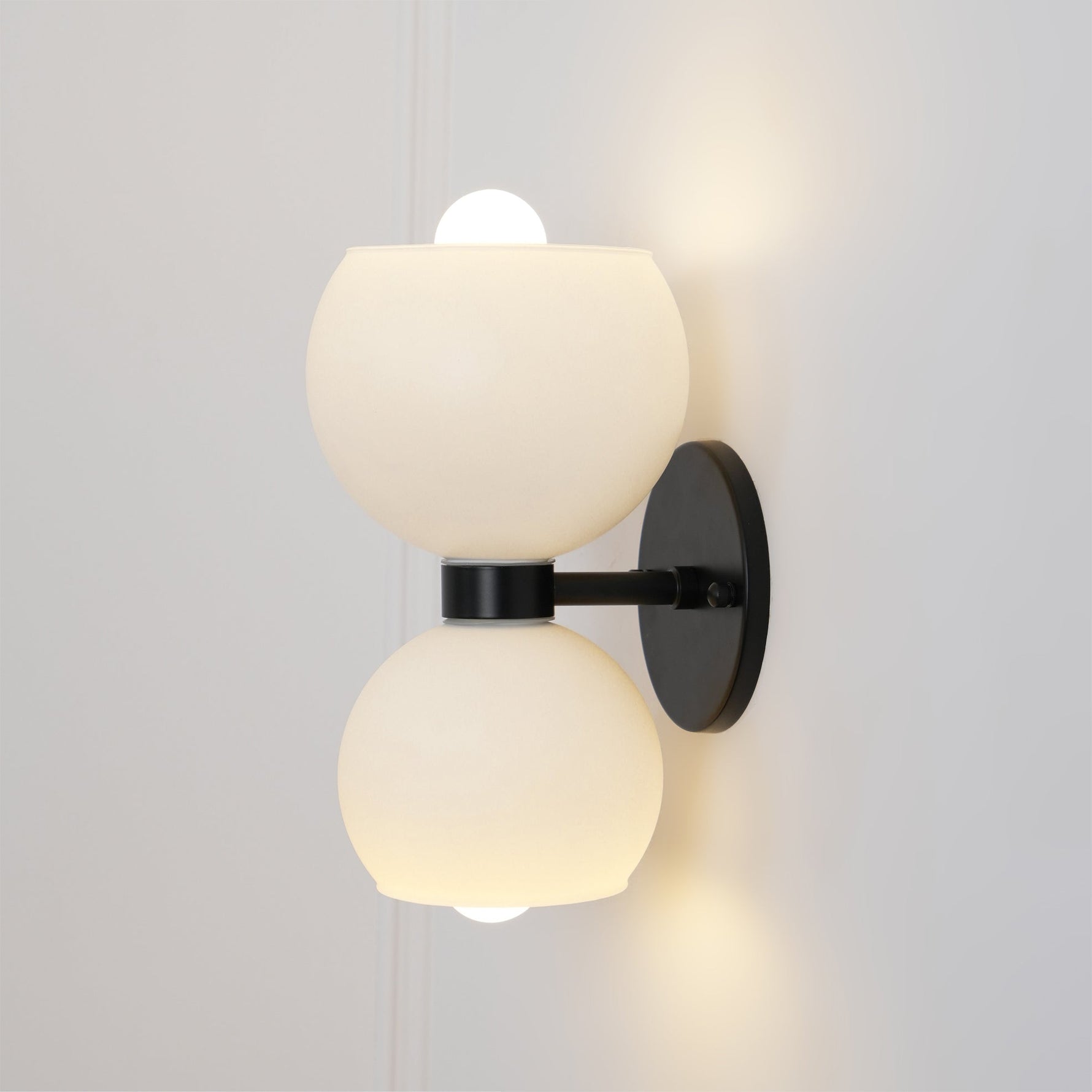 Round Pearl Sconce - Lamp Outdoor