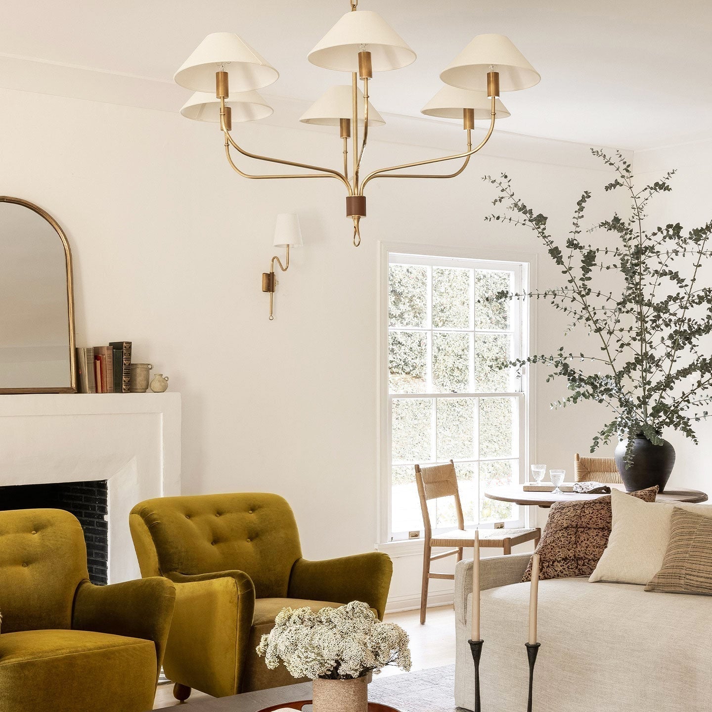 Regal Classic Brass Tail Chandelier - Lamp Outdoor