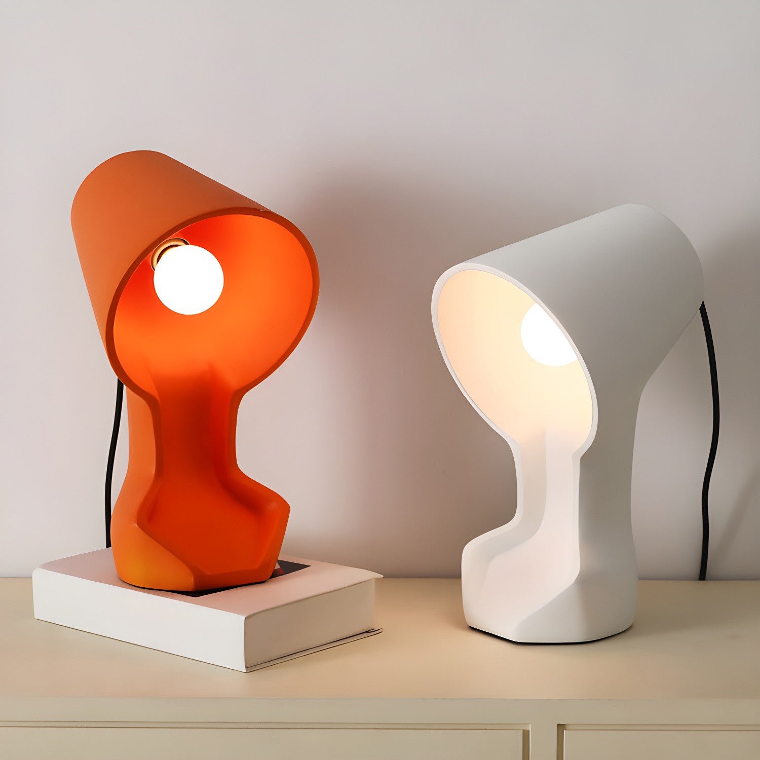 Kriller Modern Resin Table Lamp
