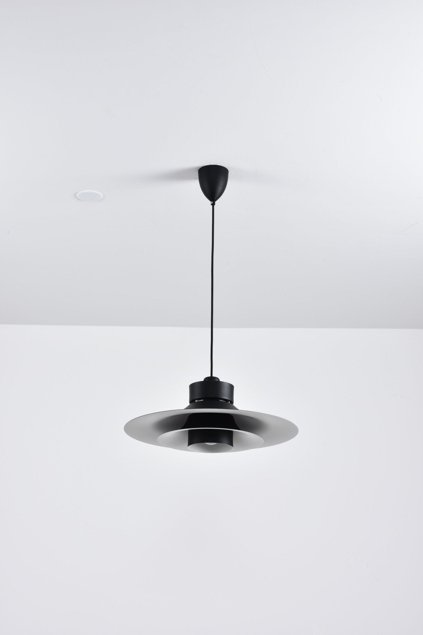 Sadie Minimalist Metal Pendant Lamp - Lamp Outdoor