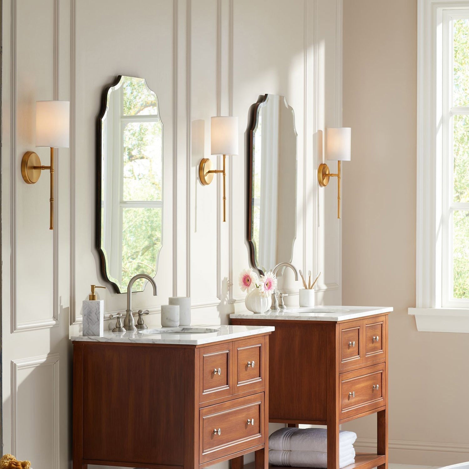 Regency Modern Brass Wall Light