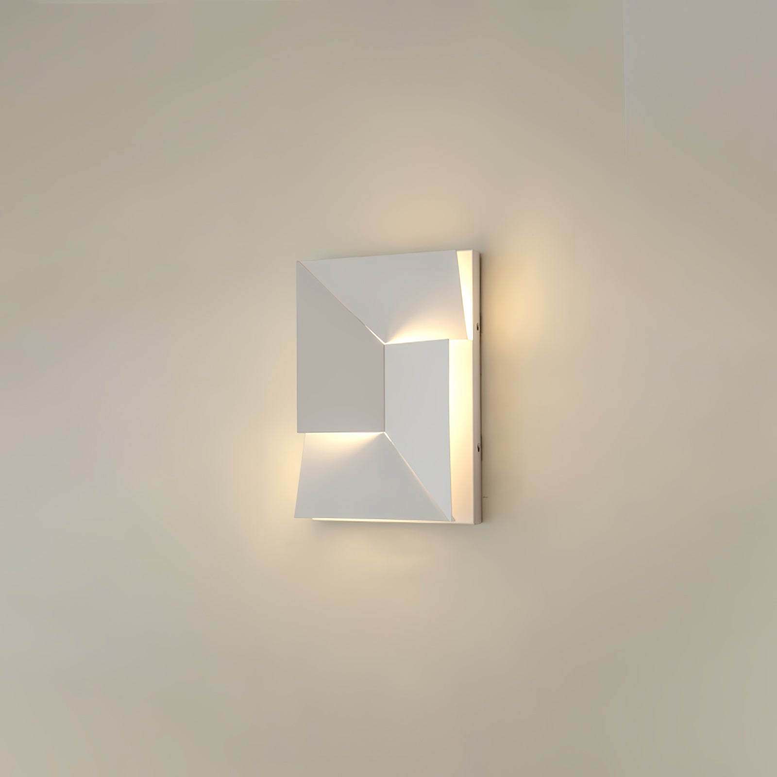 Shadows Grand Sconce - Lamp Outdoor