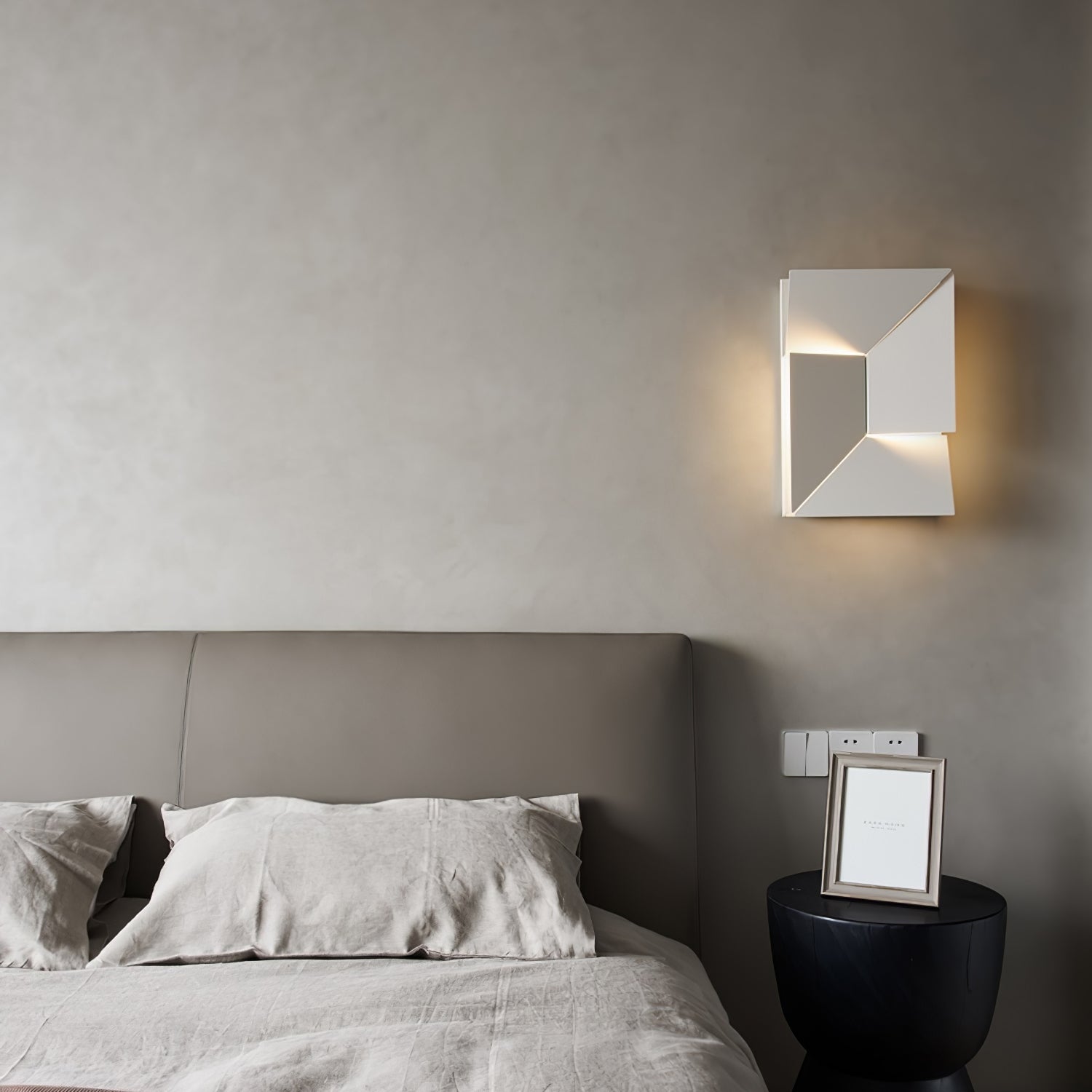 Shadows Grand Sconce - Lamp Outdoor