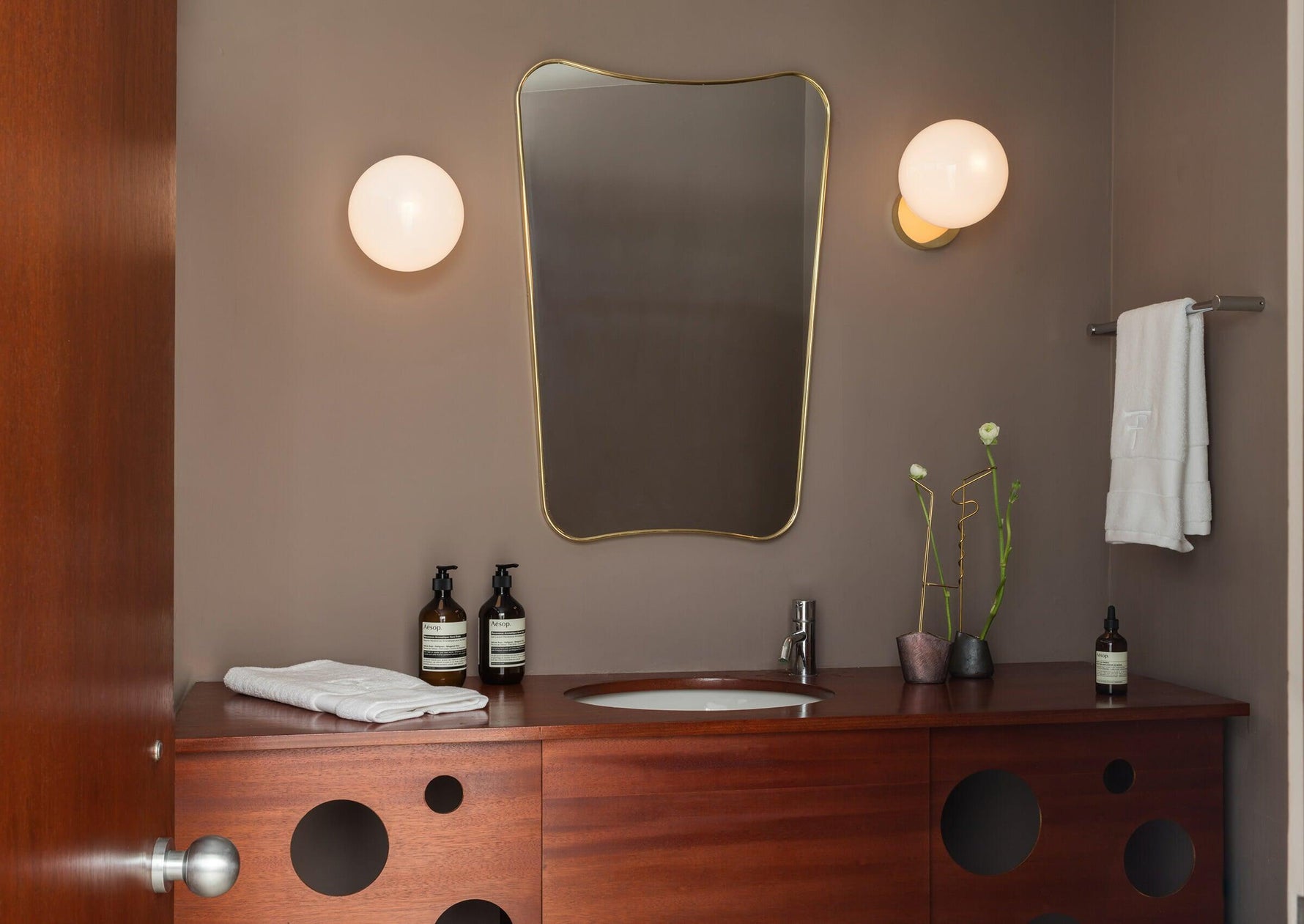 Tip of The Tongue Wall Lamp - Lamp Outdoor